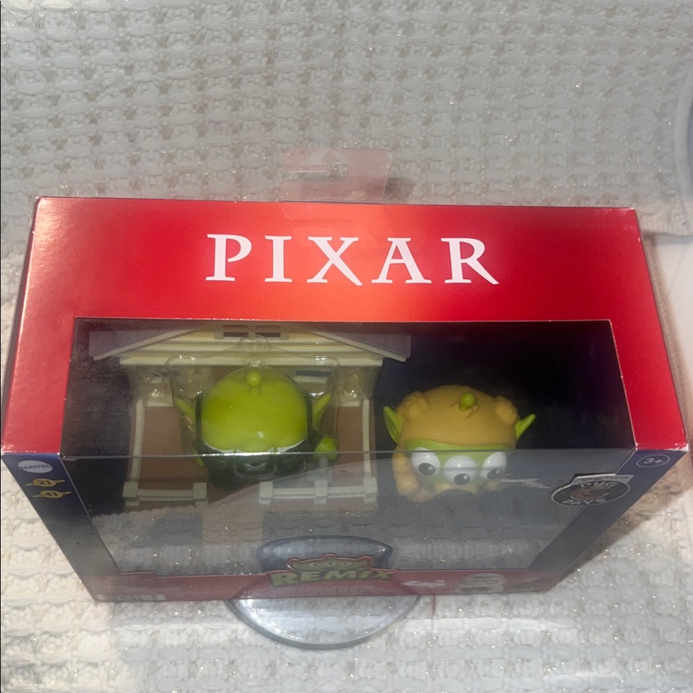 Disney Pixar Alien Remix Carl & Dug's New Home Playset - Picture 10 of 11